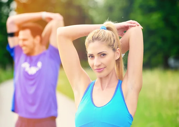 Joven pareja de salud — Foto de Stock