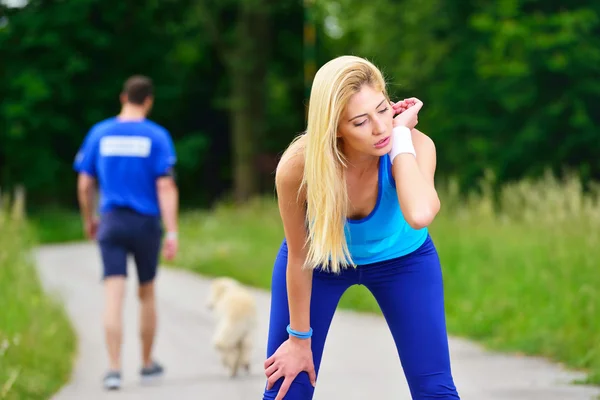 Young woman runner resting after workout session — Stock Photo, Image