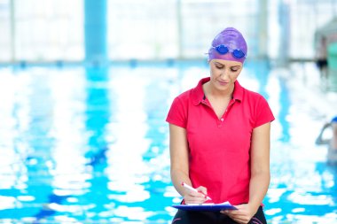 Güzel eğitmen Pano'da yazma