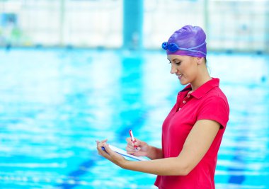 Güzel eğitmen Pano'da yazma