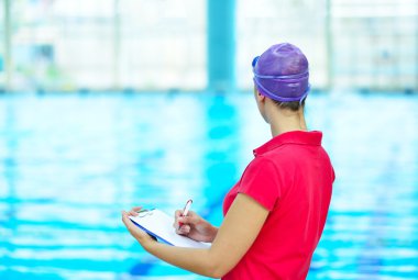 Güzel eğitmen Pano'da yazma