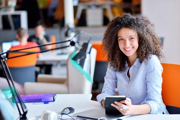 Mujer de negocios exitosa — Foto de Stock