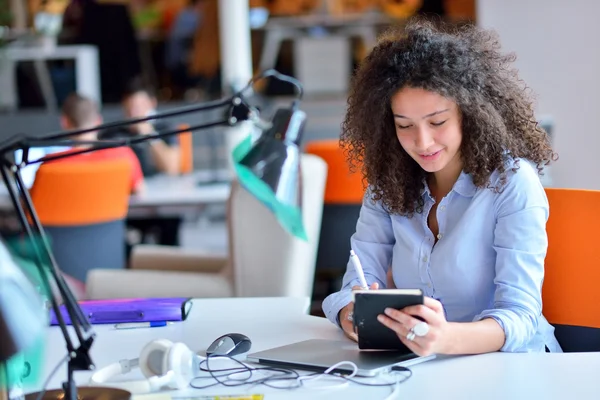 Mujer de negocios exitosa — Foto de Stock