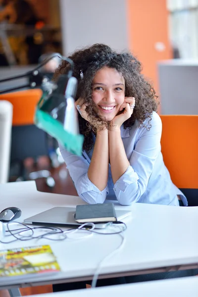 Mujer de negocios exitosa — Foto de Stock