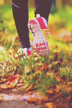 çalışan genç bir kadın