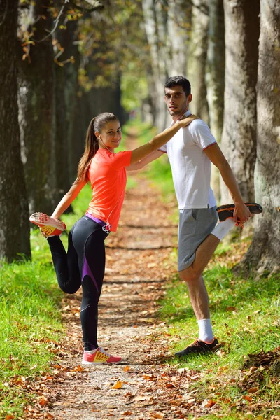 Young couple exercising — Stock Photo, Image