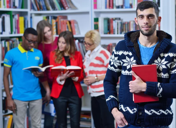 Groep studenten mietjes — Stockfoto