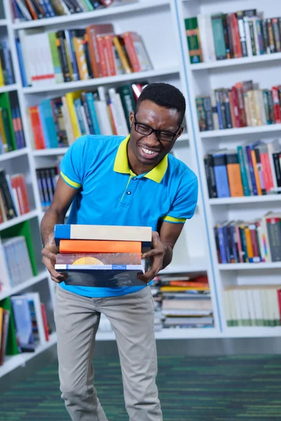 Aprendizagem de alunos na biblioteca — Fotografia de Stock