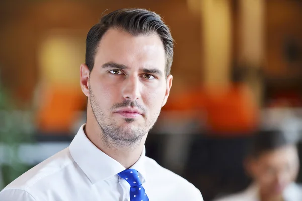 Joven hombre de negocios — Foto de Stock