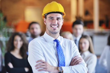 mutlu genç iş adamı