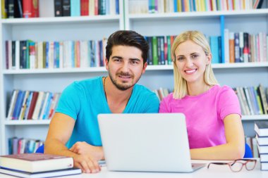 Bir grup iki üniversite öğrenci