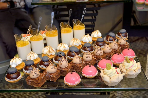 Pasteles Chocolate Exhibición Una Confitería Francia — Foto de Stock