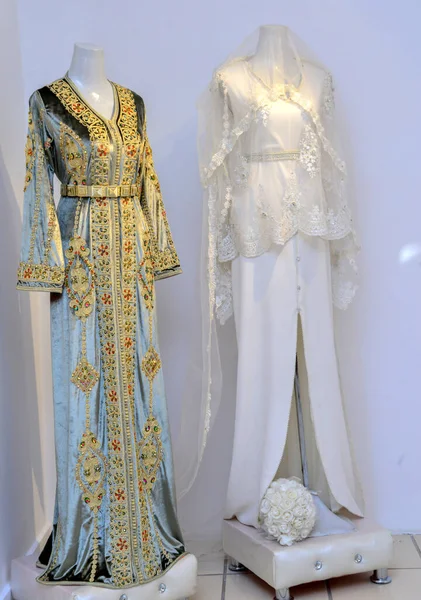Марокканские Кафтаны Марокканское Платье Две Куклы Традиционной Марокканской Одежде — стоковое фото