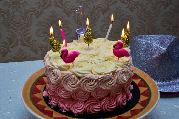 Pastel Cumpleaños Decorado Con Piña Decora Con Velas Número Una —  Fotos de Stock