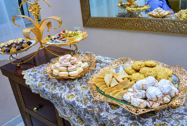 摩洛哥饼干盘 用法国金刚鹦鹉摩洛哥婚礼上的糖果 — 图库照片