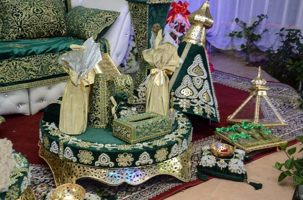 摩洛哥Tyafer 婚礼用的传统礼品盒 装饰着华丽的金色绣花 — 图库照片