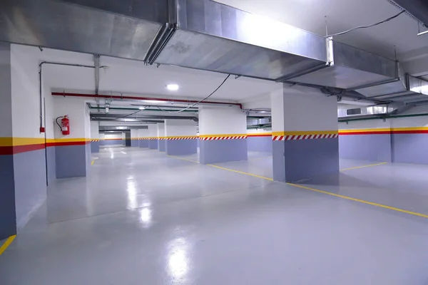Empty Shopping Mall Underground Parking Lot Garage Interior Concrete Stripe — Stock Photo, Image