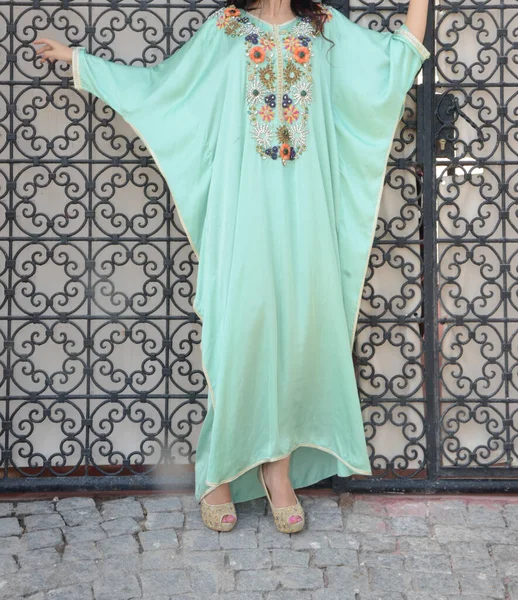 Foto Seorang Gadis Cantik Moroccan Caftan Takchita — Stok Foto