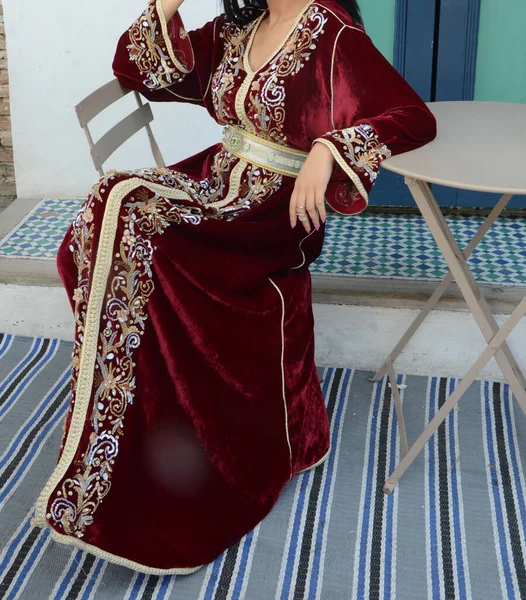 Foto Vacker Flicka Marockansk Caftan Takchita — Stockfoto