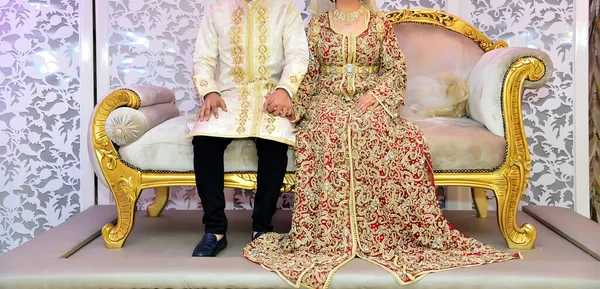 Casal Árabe Marroquino Vestido Com Trajes Tradicionais Durante Seu Casamento — Fotografia de Stock