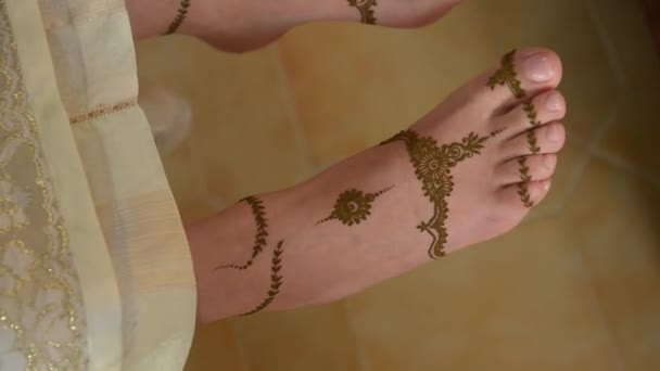 Une Fille Tatouant Henné Sur Jambe Mariée Mariage Marocain Traditionnel — Video