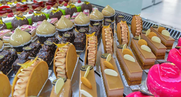 Colorida Muestra Pasteles Rematados Con Frutas Pastelería Francesa —  Fotos de Stock