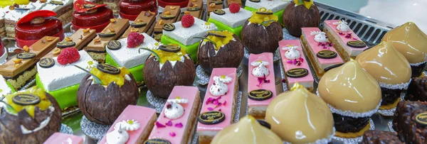 Colorida Muestra Pasteles Rematados Con Frutas Pastelería Francesa —  Fotos de Stock