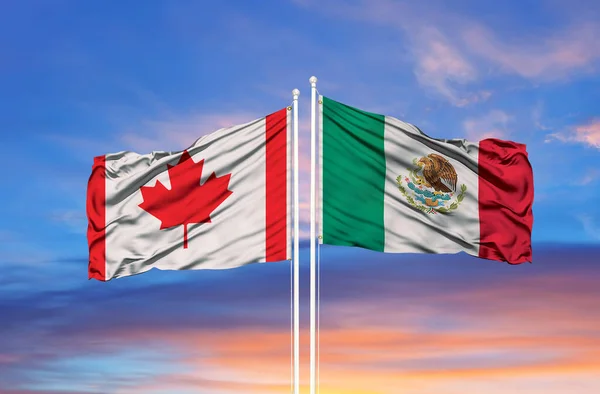 Mexique Canada Deux Drapeaux Sur Les Mâts Ciel Nuageux Bleu — Photo