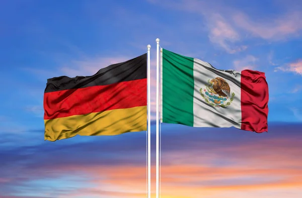 Meksiko Dan Jerman Dua Bendera Tiang Bendera Dan Langit Biru — Stok Foto