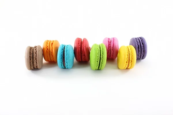 Macarons színes koncepció elkülöníteni a fehér háttér — Stock Fotó