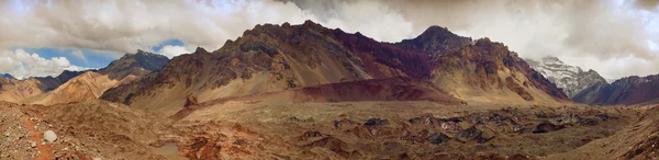 Vista panoramica sulle montagne — Foto Stock