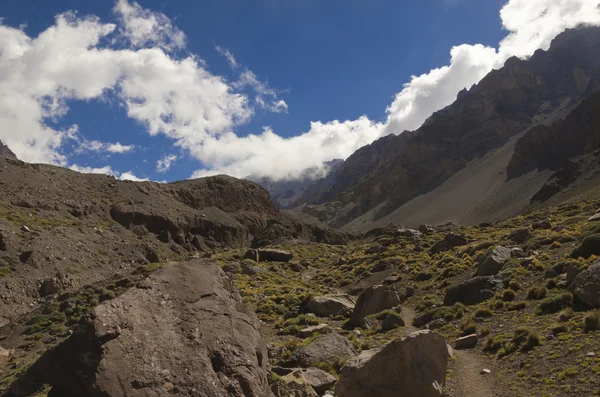 Dağlarda yol — Stok fotoğraf