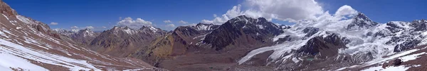 In cima alla montagna — Foto Stock