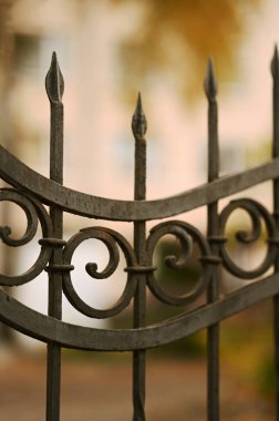 Metal elementli çit