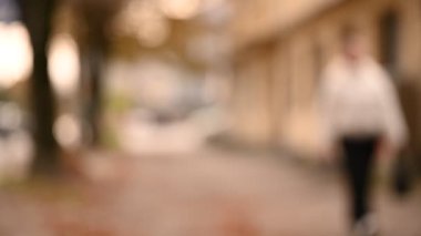 Sabahları güzel bir şehrin bulanık arka planı.