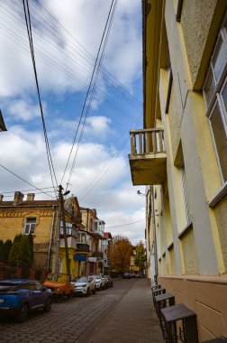 Akşamları eski şehrin sokak manzarası