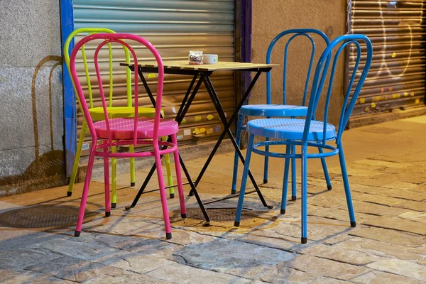 Renk sandalye Caddesi üzerinde