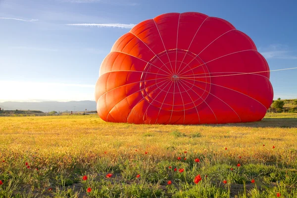 Şişirilmiş kırmızı sıcak hava balonu Telifsiz Stok Imajlar