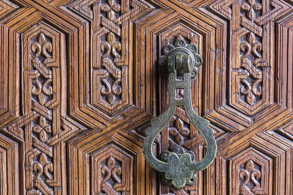 Geleneksel demir Fas kapı kolu