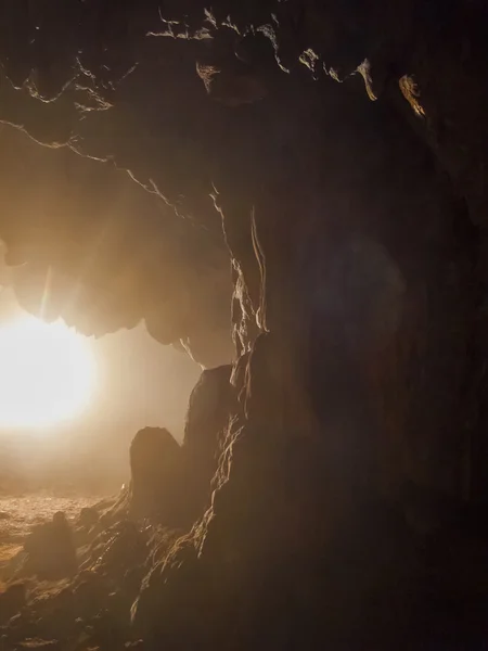 Küba mağarada Ambrosio