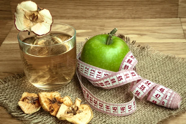 Apple juice with apples on wooden background — Stock Photo, Image