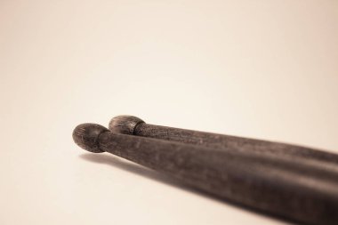 Siyah but. Beyaz arkaplanda siyah bagetler izole edilmiş.