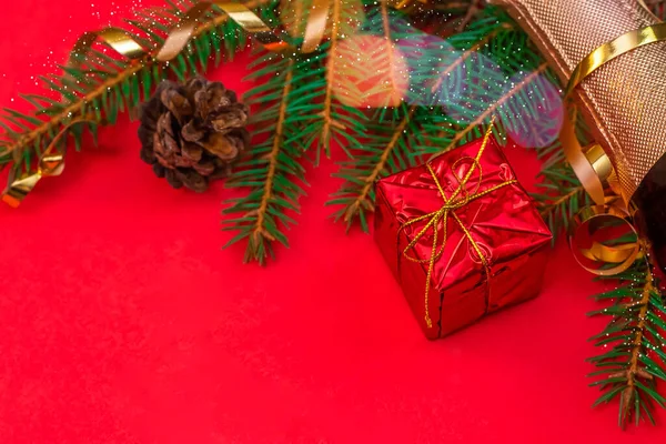 Tarjeta Navidad Con Árbol Navidad Champán Conos Caja Regalo Sobre — Foto de Stock