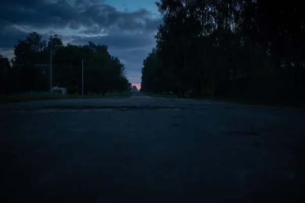 Estrada Aldeia Noite Durante Pôr Sol — Fotografia de Stock