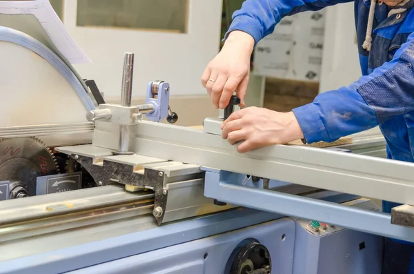 Male Employee Stands Format Cutting Machine Wood Processing Woodworking Machine — Stock Photo, Image