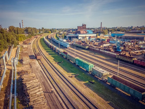 Industriscen Med Tåg Järnvägsplattform Metalworking Anläggning Ovanifrån Från Drönare Godståg — Stockfoto