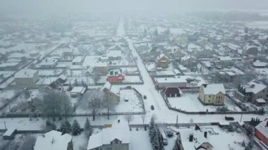 Kış, köyün hava manzarası, özel evler. hava fotoğrafçılığı,