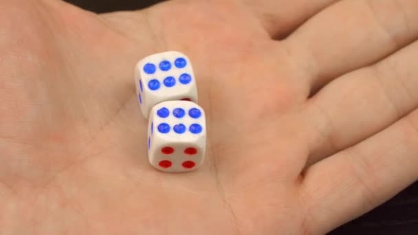 A man's hand holds dice in the palm of his hand — Stock Video