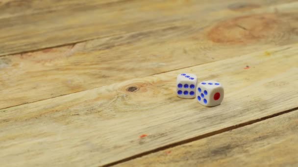 The hand throws two dice on the wooden table. Close-up — Stock Video