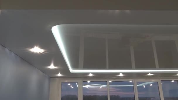 Suspended ceilings and plasterboard structures in apartment decoration — Stock Video